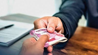 राजापूर : सातबाऱ्यावर नाव लावण्यासाठी २० हजारांची लाच; राजापुरातील दोन महिला अधिकारी एसीबीच्या जाळ्यात