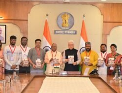 दापोली : दादा इदाते यांच्या जीवनकार्यावर आधारित पुस्तकाचे मुंबई लोकभवन येथे राज्यपाल जिष्णू देव शर्मा यांच्या हस्ते प्रकाशन, पद्मश्री दादा इदाते यांच्या जीवनकार्याचा प्रेरणादायी प्रवास इंग्रजीतून वाचकांसमोर