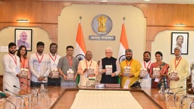 दापोली : दादा इदाते यांच्या जीवनकार्यावर आधारित पुस्तकाचे मुंबई लोकभवन येथे राज्यपाल जिष्णू देव शर्मा यांच्या हस्ते प्रकाशन, पद्मश्री दादा इदाते यांच्या जीवनकार्याचा प्रेरणादायी प्रवास इंग्रजीतून वाचकांसमोर