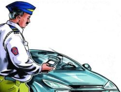 मंडणगडमध्ये वाहतुकीस अडथळा, दोन चारचाकी चालकांवर गुन्हे दाखल