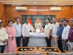 रत्नागिरी : पत्रकारांना धमकी प्रकरण : खासदार संजय दिना पाटील यांच्यावर कारवाईची मागणी, मराठी पत्रकार परिषदेचे पोलीस अधीक्षकांना निवेदन, मुजोर आणि गावगुंडाप्रमाणे शिवीगाळ करणाऱ्या खासदाराचा कोकण कट्टा न्यूजकडूनही निषेध