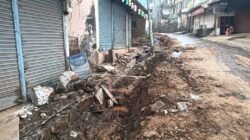 खेड : गांधी चौक, खेड येथील गटार काम रखडले, दहा दिवसांपासून नागरिकांची गैरसोय