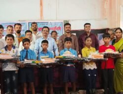 गुहागर : नवतरुण विकास मंडळाच्या पुढाकारातून काताळेतील विद्यार्थ्यांना शैक्षणिक साहित्य वाटप