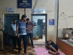 दापोलीत वारंवार वीज खंडित, स्वरूप महाजन यांचे महावितरण कार्यालयात झोपून आंदोलन