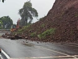लांजा : वेरळ घाटात दरड कोसळली, मुंबई-गोवा महामार्गावर वाहतूक विस्कळीत