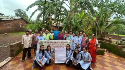 दापोली : साखळोलीत ‘एकात्मिक कीड व रोग व्यवस्थापन’ प्रात्यक्षिक; कृषी संगिनी समूहाकडून शेतकऱ्यांना मार्गदर्शन
