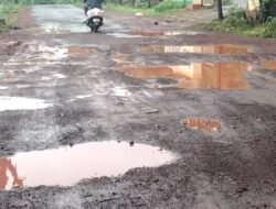 दापोलीतील कोळथरे मुख्य रस्ता खड्ड्यात, वाहनचालकांसह प्रवाशांचा जीव टांगणीला