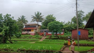 दापोली : अनेक वर्षांनंतर दापोली–बुरोंडी–शीतलनगर एसटी सेवा पुन्हा सुरू, पंचायत समिती सदस्या अंकिता घुबडे आणि ग्रामस्थांच्या पाठपुराव्याला यश