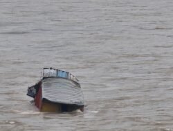 खेड : गेल्या 18 तासांपासून जगबुडी नदीत वाहून गेलेल्या कंटेनर चालक बेपत्ता, जगबुडी नदीतील शोधमोहीम युद्धपातळीवर सुरू