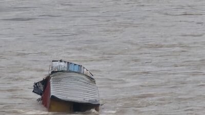 खेड : गेल्या 18 तासांपासून जगबुडी नदीत वाहून गेलेल्या कंटेनर चालक बेपत्ता, जगबुडी नदीतील शोधमोहीम युद्धपातळीवर सुरू