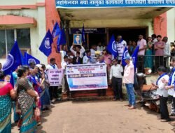 दापोली : RPIचा मोर्चा, आरक्षण उपवर्गीकरणाचा प्रस्ताव मागे घेण्याची मागणीजंतर-मंतरवरील लाठीचार्जाच्या निषेधार्थ दापोलीत निदर्शन
