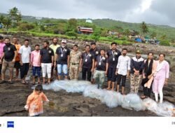 दापोली : हर्णे समुद्र किनाऱ्यावर घोस्ट नेट हटाव मोहीम, 115 किलो टाकाऊ फिशिंग जाळे हटवून सागरी जीवांना दिला दिलासा