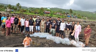दापोली : हर्णे समुद्र किनाऱ्यावर घोस्ट नेट हटाव मोहीम, 115 किलो टाकाऊ फिशिंग जाळे हटवून सागरी जीवांना दिला दिलासा