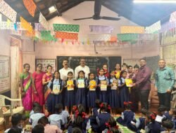 दापोली : गव्हे जिल्हा परिषद शाळेत मोफत वह्यांचे वाटप; सरपंच लक्ष्मण गुरव यांच्या दातृत्वातून विद्यार्थ्यांना शैक्षणिक मदत