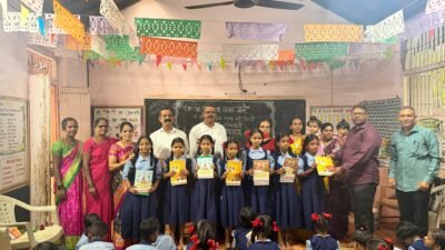 दापोली : गव्हे जिल्हा परिषद शाळेत मोफत वह्यांचे वाटप; सरपंच लक्ष्मण गुरव यांच्या दातृत्वातून विद्यार्थ्यांना शैक्षणिक मदत