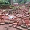 मंडणगड : गांधी चौकातील जिल्हा परिषद शाळेची संरक्षक भिंत पुन्हा कोसळली, विद्यार्थ्यांच्या सुरक्षेचा प्रश्न ऐरणीवर