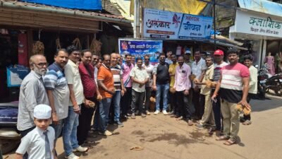 दापोली : नारळी पौर्णिमेला दापोलीत रंगली पारंपरिक ‘नारळ लढवणे’ स्पर्धा