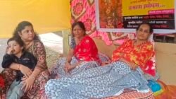 रत्नागिरी : पाचव्या दिवशीही संध्या कोसुंबकर यांचे उपोषण सुरू, वैद्यकीय तपासणीस उपोषणकर्त्यांचा नकार’निर्णय होईपर्यंत उपोषण सुरूच ठेवणार’; पोलीस अधीक्षक दखल घेणार का?