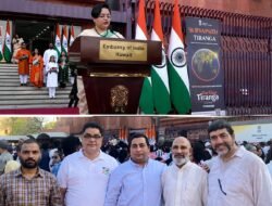 कुवेतमधील भारतीय दूतावासात 80 वा स्वातंत्र्यदिन उत्साहात, भारतीय समुदायाचा उत्स्फूर्त सहभाग; तिरंग्याला मानवंदना देत देशप्रेमाचा जागर