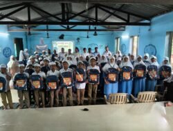 मंडणगड : युवासेनेच्या वतीने मंडणगड तालुक्यातील शाळांमध्ये मोफत दफ्तर वाटप