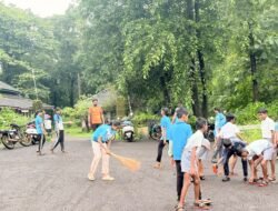 चिपळूण : श्रावण मासानिमित्त विद्यार्थ्यांकडून केदारनाथ मंदिर परिसर स्वच्छता अभियान