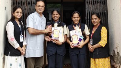 दापोली : वक्तृत्वाच्या बळावर जिल्हास्तरावर दापोलीच्या विद्यार्थिनींची चमक, जान्हवी देवघरे तृतीय, रिद्धी चोगलेला उत्तेजनार्थ
