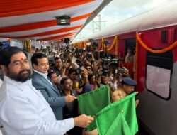 कोकणवासियांचे स्वप्न अखेर साकार! CSMT–सावंतवाडी नियमित एक्स्प्रेस आजपासून सेवेत, उपमुख्यमंत्री एकनाथ शिंदे, मंत्री नितेश राणे यांच्या हस्ते हिरवा झेंडा; मुंबई ते सावंतवाडी प्रवास होणार अधिक सुलभ