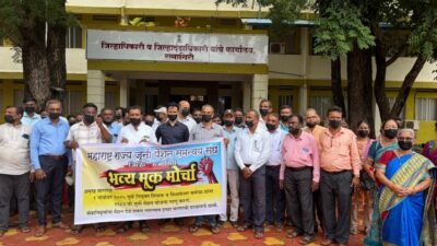 रत्नागिरी : जुन्या पेन्शनसाठी शिक्षकांचा विराट मूक मोर्चा, 25 सप्टेंबरपर्यंत निर्णयाची शासनाला मुदत