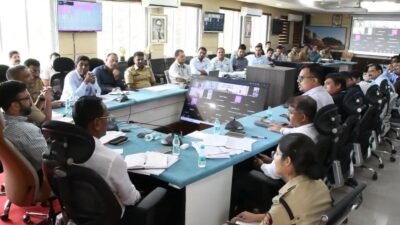 रत्नागिरी : गणेशोत्सवात जिल्हावासियांची गैरसोय टाळा, रिक्षा स्टँडवर दरपत्रक लावा, घाट मार्गात यंत्रणा सज्ज ठेवा, जिल्हाधिकारी मनुज जिंदल यांचे सर्व विभागांना सक्त निर्देश