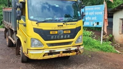 खेड : विनानंबर प्लेटच्या वाहनांतून चिऱ्यांची वाहतूक; आरटीओ विभागाने तातडीने कारवाई करण्याची नागरिकांची मागणी