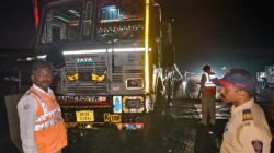 लांजा : अंजणारी पुलाजवळ 12 चाकी ट्रक पलटी, चालकाचा जागीच मृत्यू, क्लिनर गंभीर जखमी