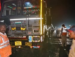 लांजा : अंजणारी पुलाजवळ 12 चाकी ट्रक पलटी, चालकाचा जागीच मृत्यू, क्लिनर गंभीर जखमी