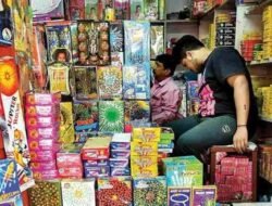 चिपळूण : चिपळूण बाजारपेठेत फटाके विक्रीला बंदी, नगरपरिषदेचा मोठा निर्णय दिवाळीच्या पार्श्वभूमीवर फटाके विक्रेत्यांसाठी स्वतंत्र जागा निश्चित करणार; सुरक्षिततेच्या दृष्टीने प्रशासनाची खबरदारी
