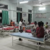 खेड : कळंबणी उपजिल्हा रुग्णालयात 30 रुग्णांना जेवणाविना राहण्याची वेळ, ठेकेदाराचे पेमेंट थकल्याने भोजनपुरवठा बंद? रुग्णालयातील धक्कादायक प्रकार, अलसफा वेल्फेअर फाउंडेशनकडून बिस्किटे आणि फळांचे वाटप