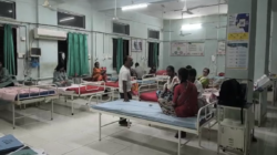खेड : कळंबणी उपजिल्हा रुग्णालयात 30 रुग्णांना जेवणाविना राहण्याची वेळ, ठेकेदाराचे पेमेंट थकल्याने भोजनपुरवठा बंद? रुग्णालयातील धक्कादायक प्रकार, अलसफा वेल्फेअर फाउंडेशनकडून बिस्किटे आणि फळांचे वाटप