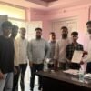 चिपळूण : डी.बी.जे. कॉलेजसमोरील रस्त्यावर गतिरोधक बसवा! विद्यार्थ्यांच्या सुरक्षेसाठी युवासेनेची मागणी, जुने गतिरोधक सपाट झाल्याने अपघाताचा धोका; राष्ट्रीय महामार्ग उपविभागाला निवेदन