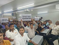 दाभोळ : अणुऊर्जा प्रकल्पाविरोधात ग्रामस्थांची दादरमध्ये भव्य सभा, वणौशी, दुमदेव, भिवबंदरचे ग्रामस्थ एकवटले, आरपारच्या लढ्याचा निर्धार, ‘जमीन आमची, निर्णयही आमचा’ म्हणत प्रकल्पाला विरोध