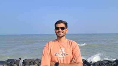चिपळूण : तळवडेच्या छोट्याशा गावातून डॉक्टर होण्यापर्यंतचा प्रेरणादायी प्रवास, शाळेत शिपाई म्हणून राबणाऱ्या वडिलांचं स्वप्न मुलाने केलं पूर्ण! कष्टाचं चीज झालं, शुभम कोकरे बनले डॉक्टर!