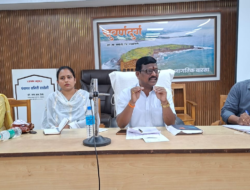 दापोली : दुष्काळसदृश परिस्थितीच्या शक्यतेमुळे, 106 ग्रामपंचायतींनी साखळी बंधारे उभारावेत, दापोली पंचायत समितीचे सभापती उन्मेष राजे यांचं आवाहन, तालुक्यात सुमारे 1000 मिमी पर्जन्यमानाची तूट